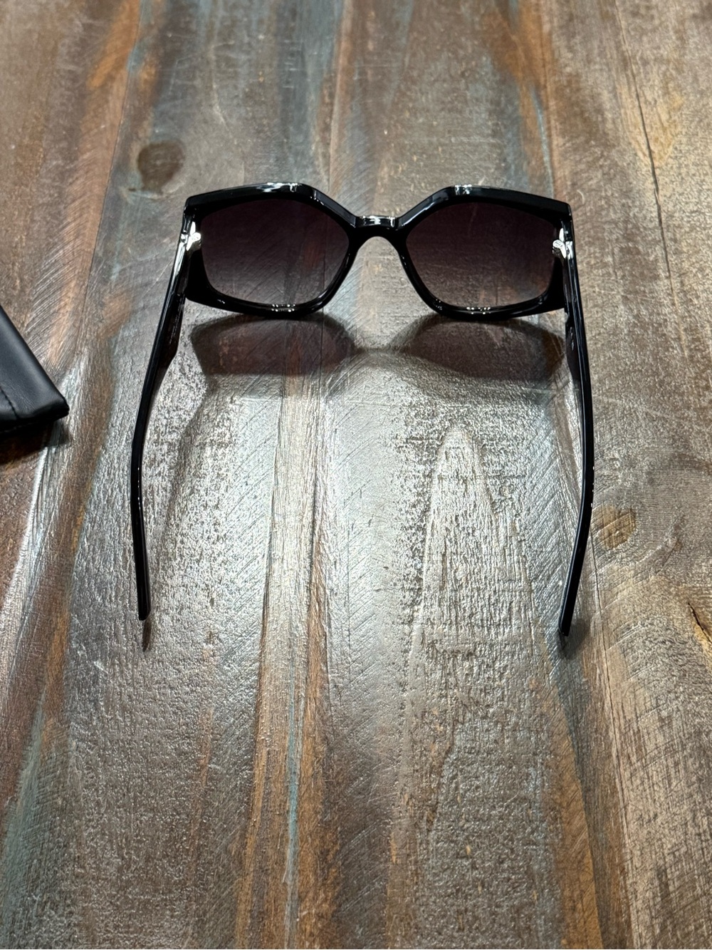 Karl Lagerfeld KL6208S Oversized Square Sunglasses Gradient Lens w/Case NWOT - Picture 7 of 7